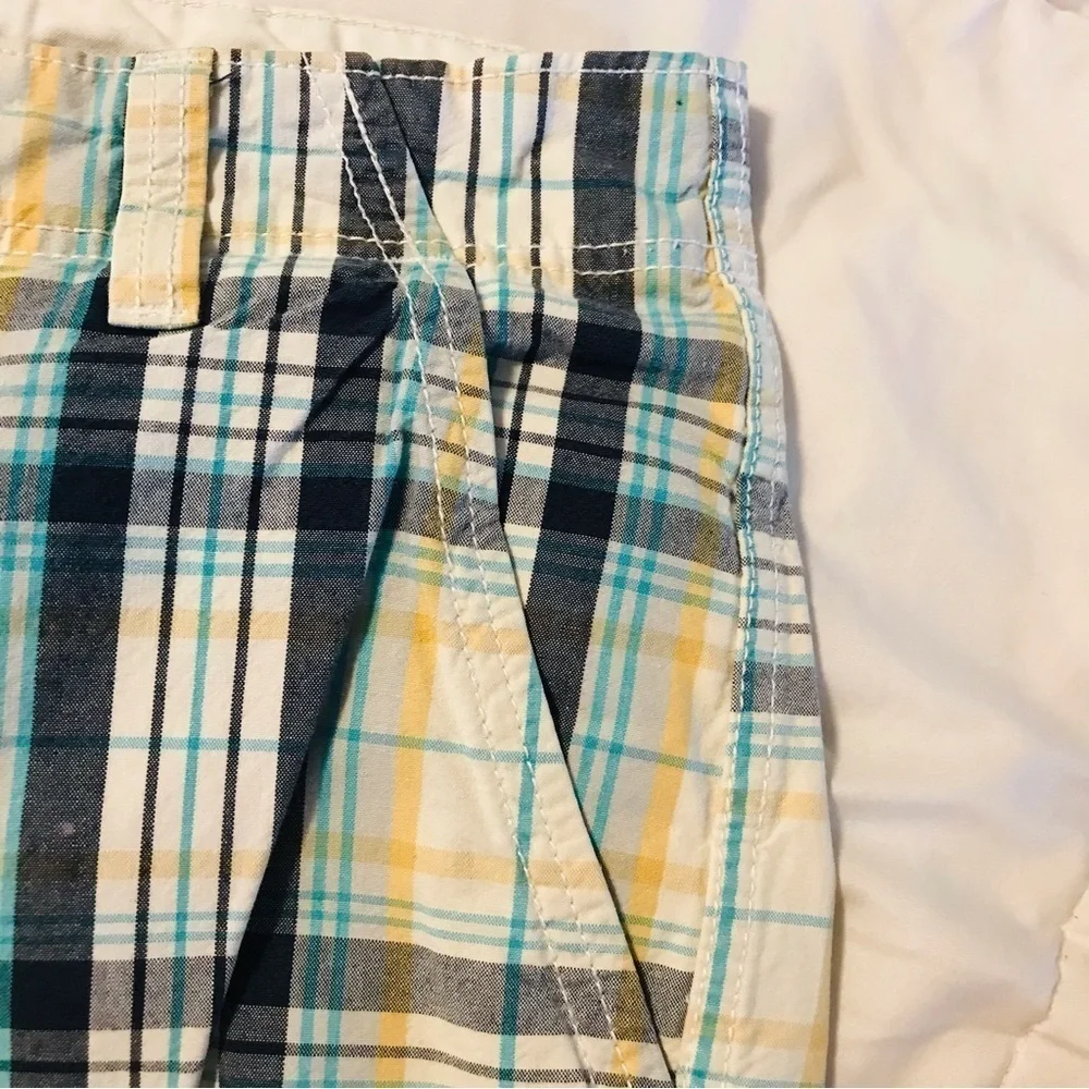 Levi Strauss Blue Yellow 100% cotton Plaid Cargo Shorts Men’s Size 36 11” inseam